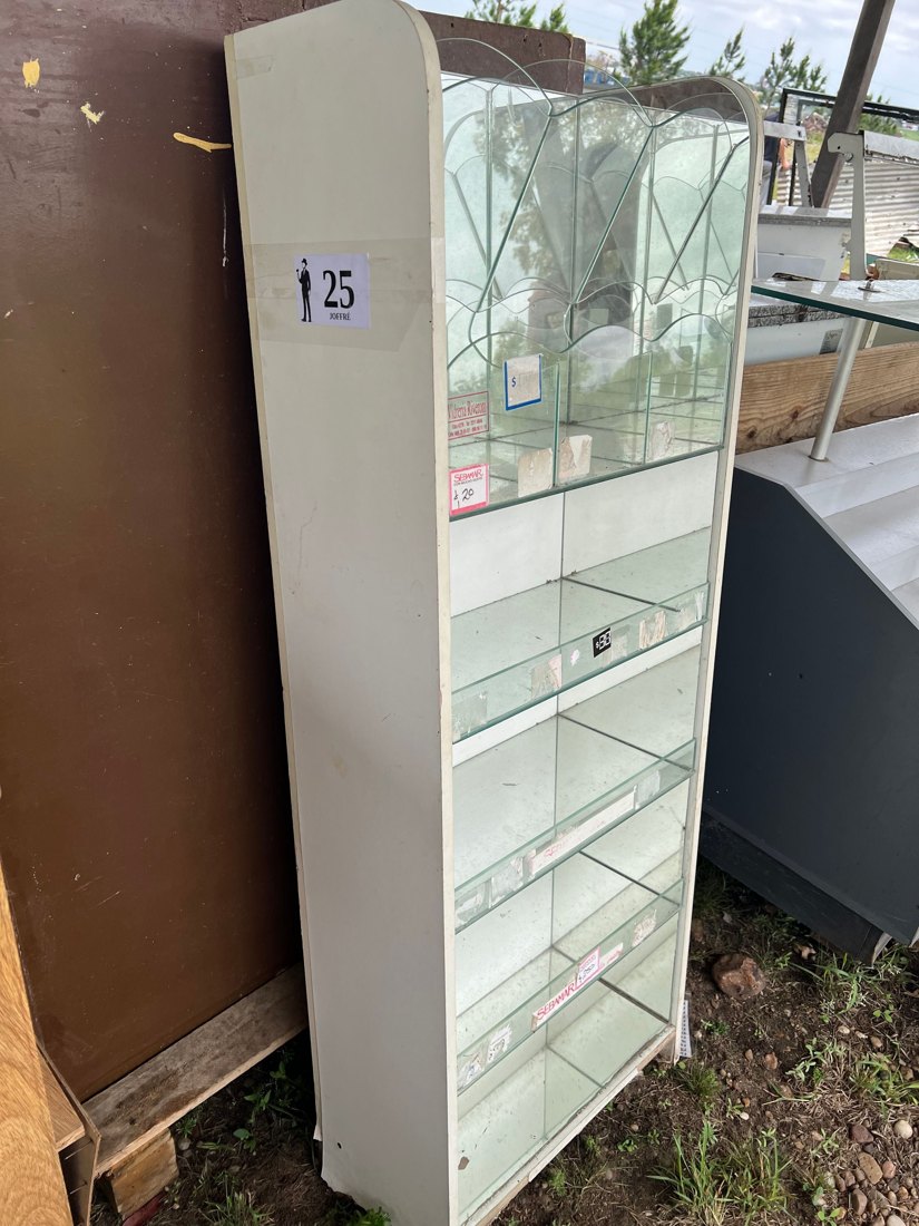Lote 25: CARAMELERA EN EXCELENTE ESTADO VIDRIOD MSDERAS Y ESPEJOS