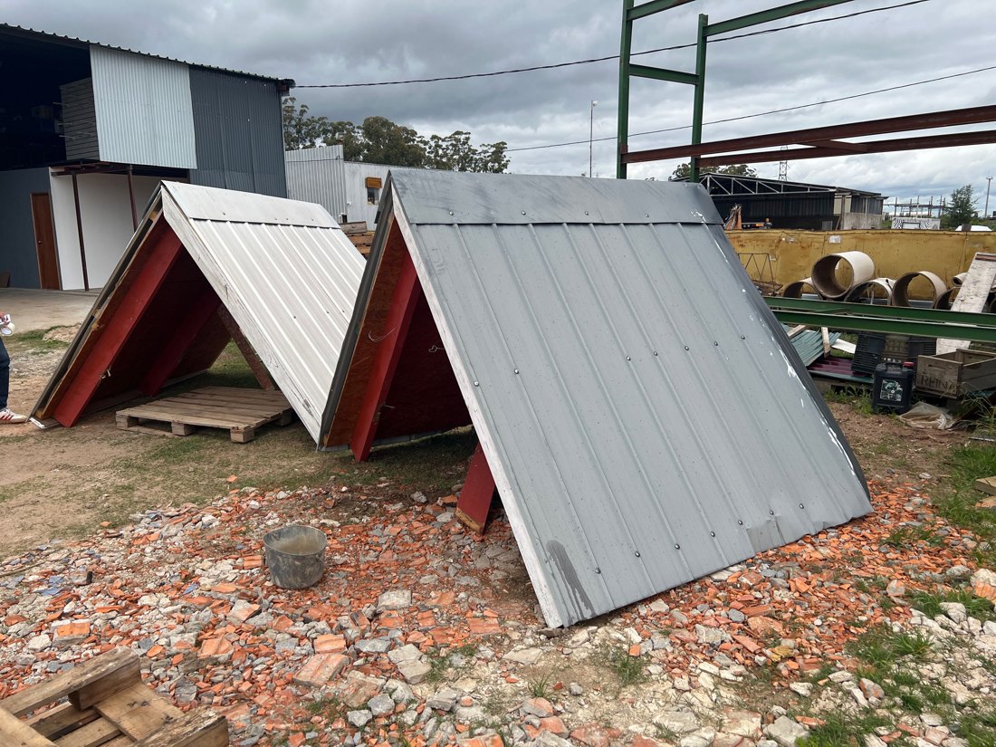 Lote 36: TECHO EN CHAPA MADERA Y REVESTIDO POR DENTRO