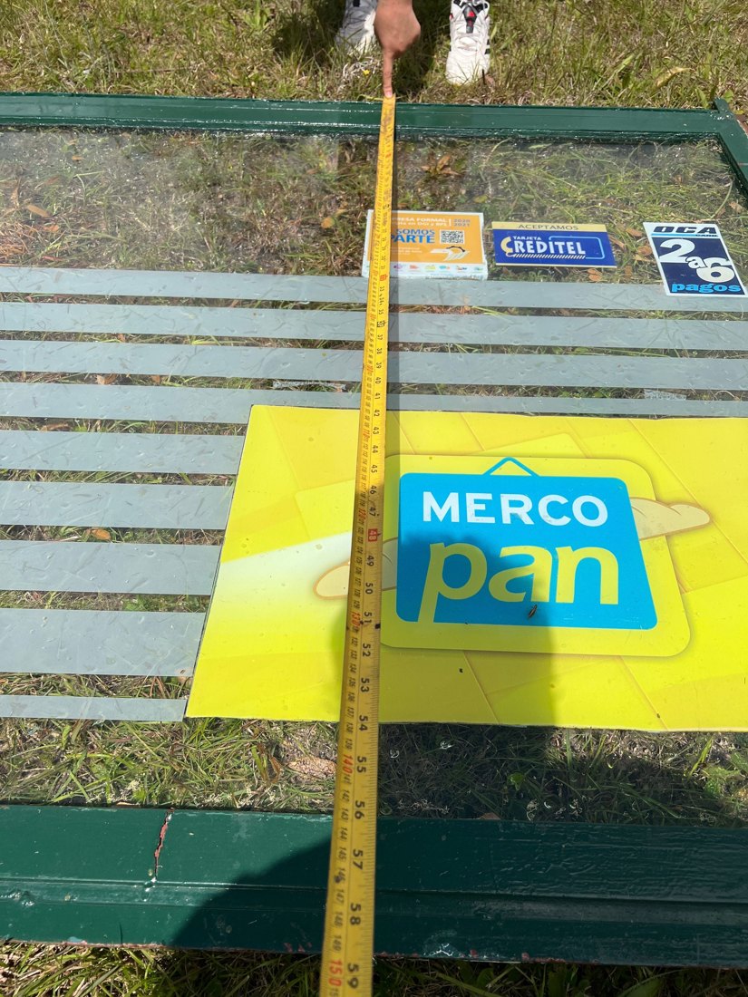 Lote 69: GRAN VENTANAL CON VIDRIO