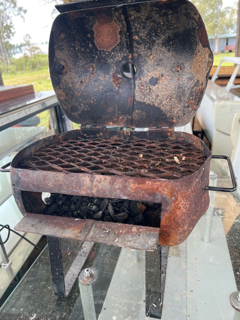 Lote 91: BARBACOA PORTATIL PARA CARBON IMPECA